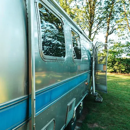 Amerikaanse Airstream Caravan Met Hottub
