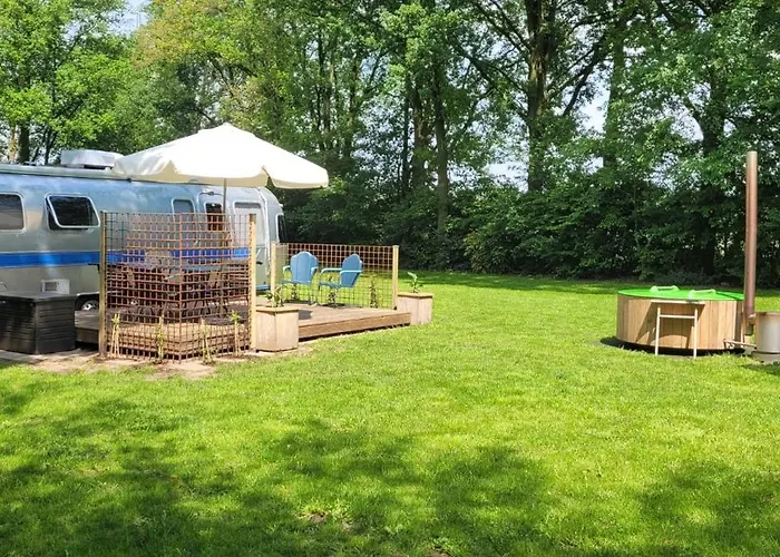 Amerikaanse Airstream Caravan Met Hottub