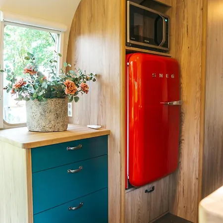 Amerikaanse Airstream Caravan Met Hottub Üdülőpark *