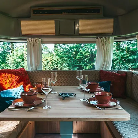 Amerikaanse Airstream Caravan Met Hottub Üdülőpark *