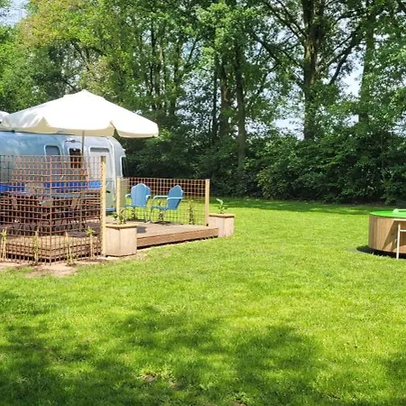 Amerikaanse Airstream Caravan Met Hottub