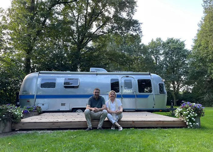 Amerikaanse Airstream Caravan Met Hottub منتزه العطل