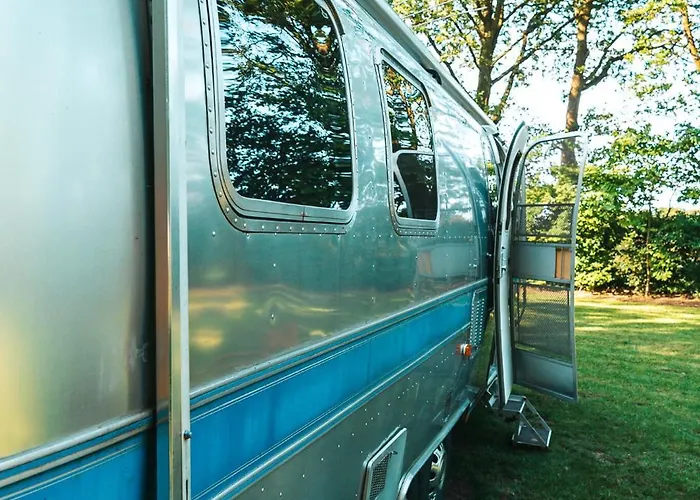 Amerikaanse Airstream Caravan Met Hottub